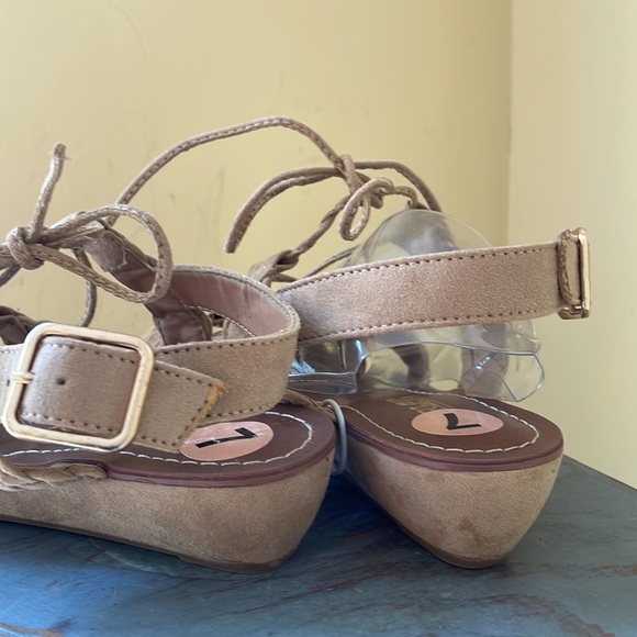 Carlos Santana Brand New Tan Suede Sandals size 7 - Picture 5 of 5